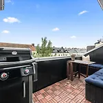 Charming Loft Apartment, But Quiet Apartman *